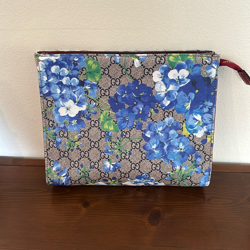 Flower clutch